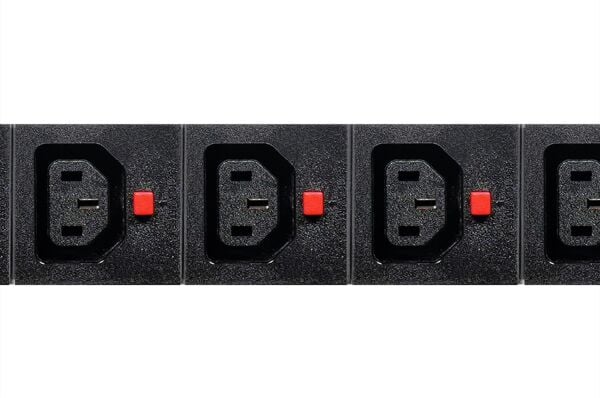 ZeroU 2xSchuko - 20xC13 - 4xC19 Kilitli Soketli, 4x16A Buton Sigortalı Smart PDU